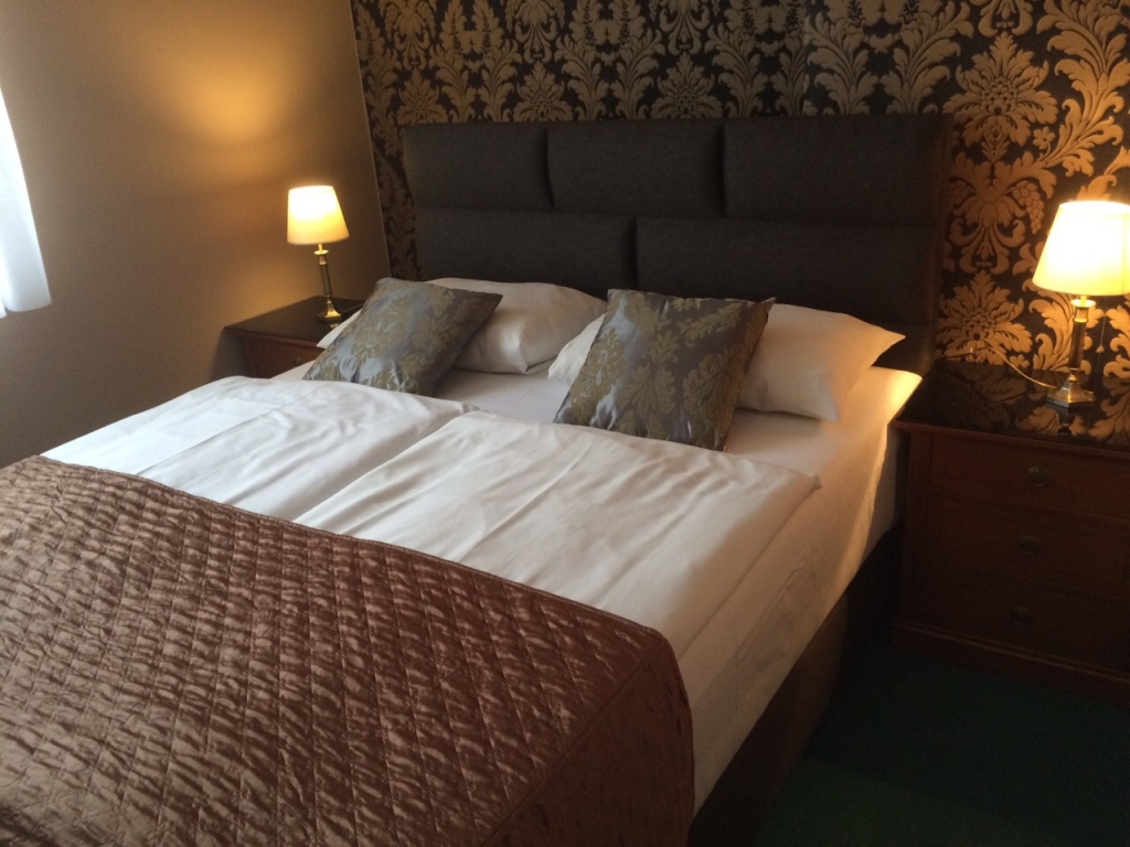 STANDAD FRANCIAÁGYAS SZOBA